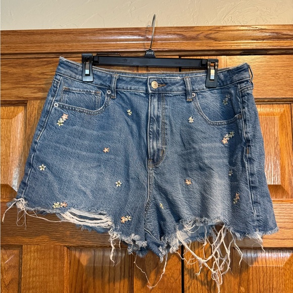 American Eagle Outfitters Pants - American Eagle Mom Shorts with floral embellishments